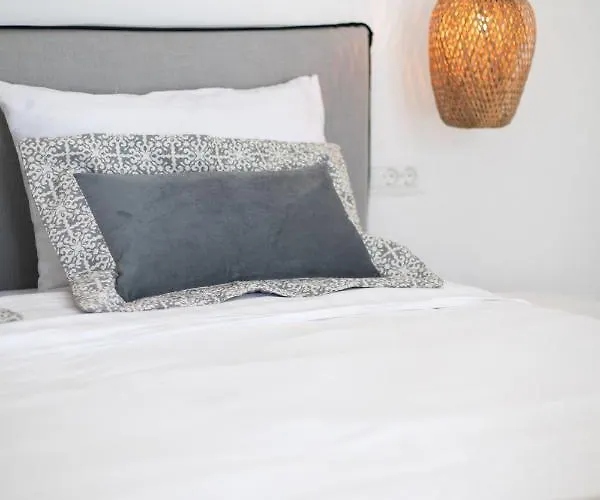 Mytheo Lägenhetshotell 4*